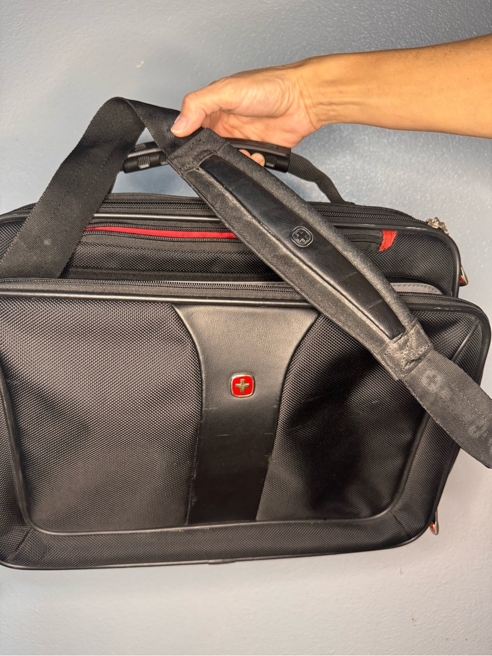 SwissGear Black and Red Professional Laptop Briefcase - Picture 2 of 8